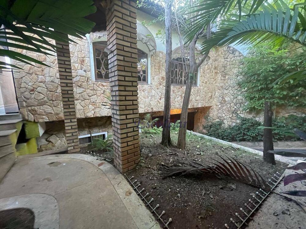 Sobrado, 8 quartos, 320 m² - Foto 1