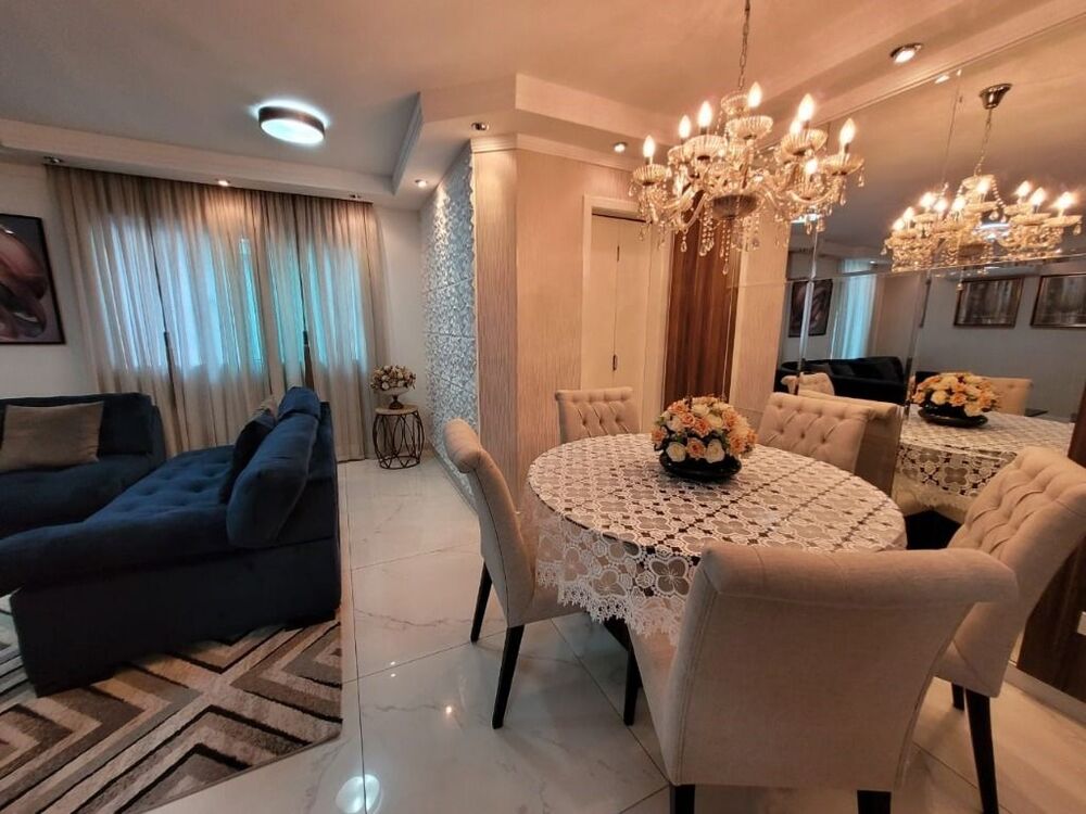 Casa à venda com 4 quartos, 210m² - Foto 2