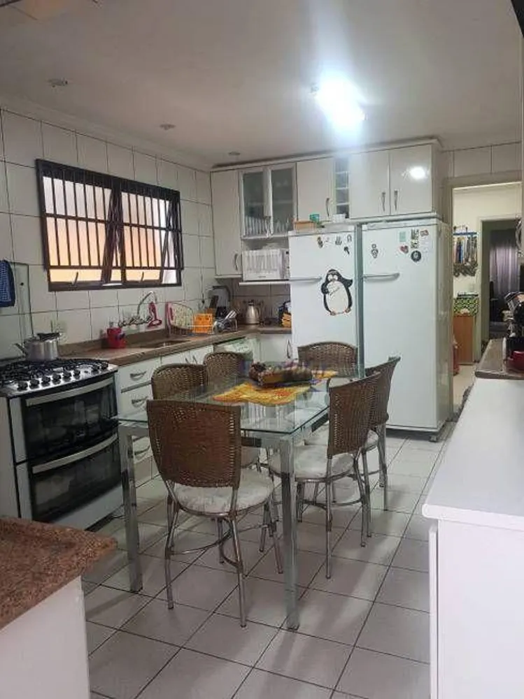 Casa, 3 quartos, 142 m² - Foto 2