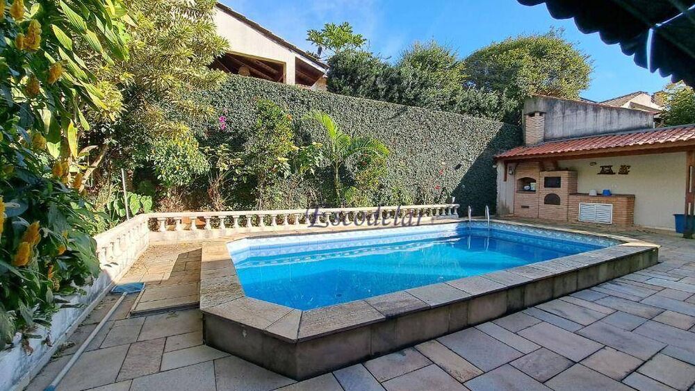 Casa, 3 quartos, 236 m² - Foto 1