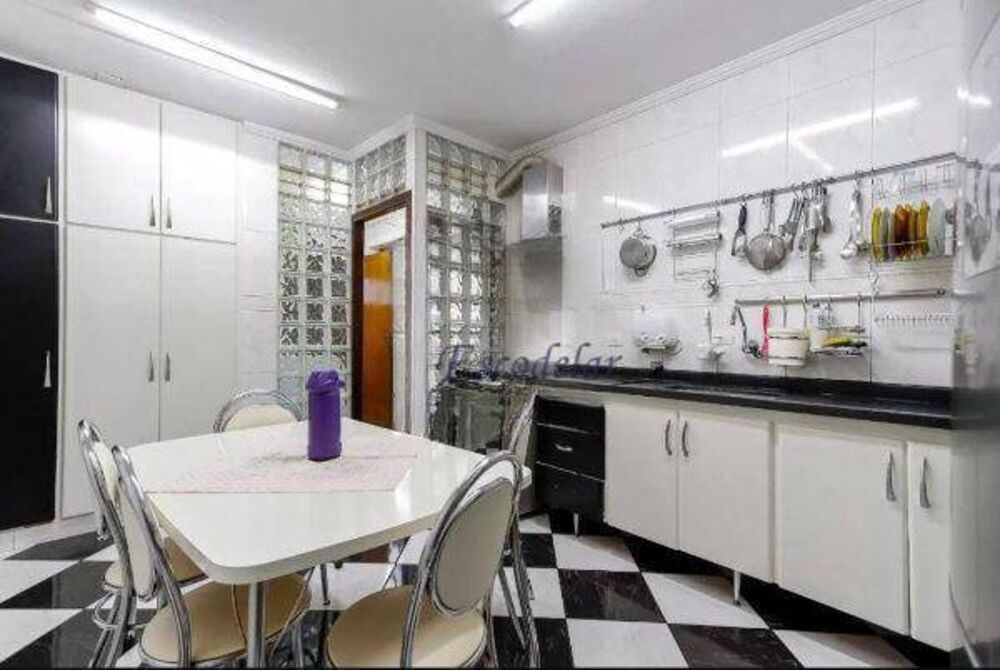 Apartamento à venda com 3 quartos, 137m² - Foto 1