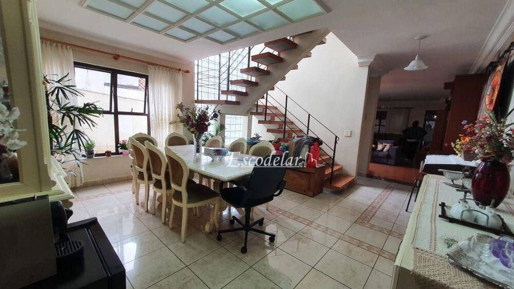 Sobrado, 3 quartos, 245 m² - Foto 1