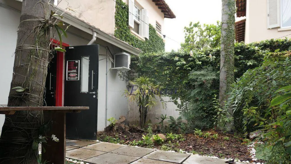 Casa, 5 quartos, 210 m² - Foto 1
