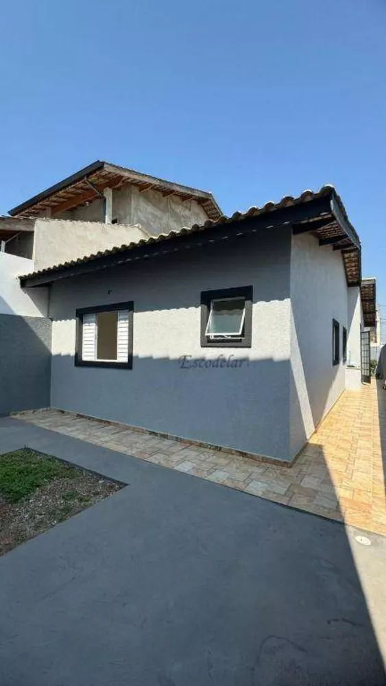 Casa à venda com 3 quartos, 80m² - Foto 1