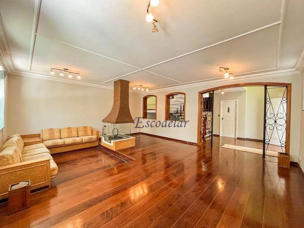 Casa para alugar com 4 quartos, 500m² - Foto 1