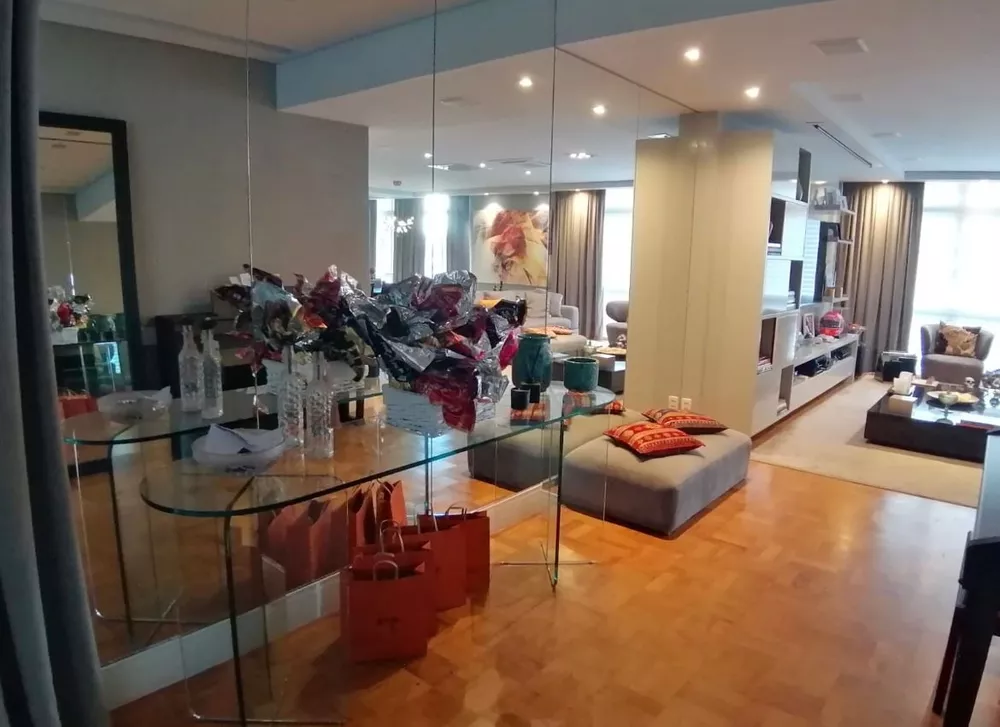 Apartamento, 3 quartos, 230 m² - Foto 2