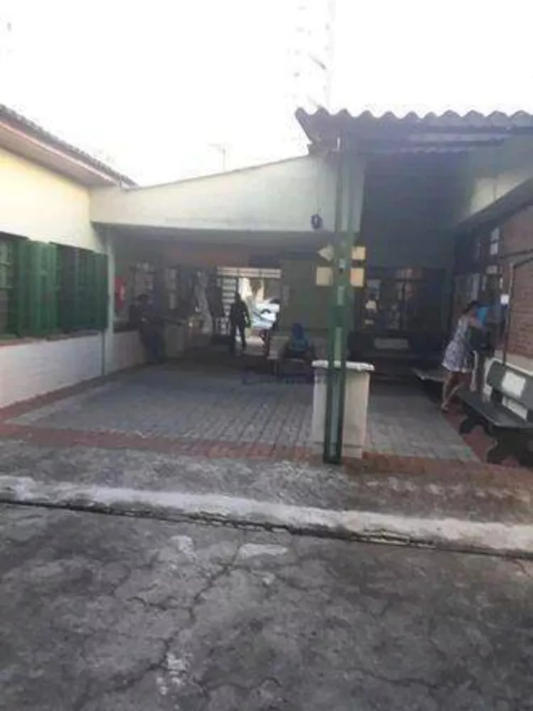 Casa à venda com 5 quartos, 600m² - Foto 2