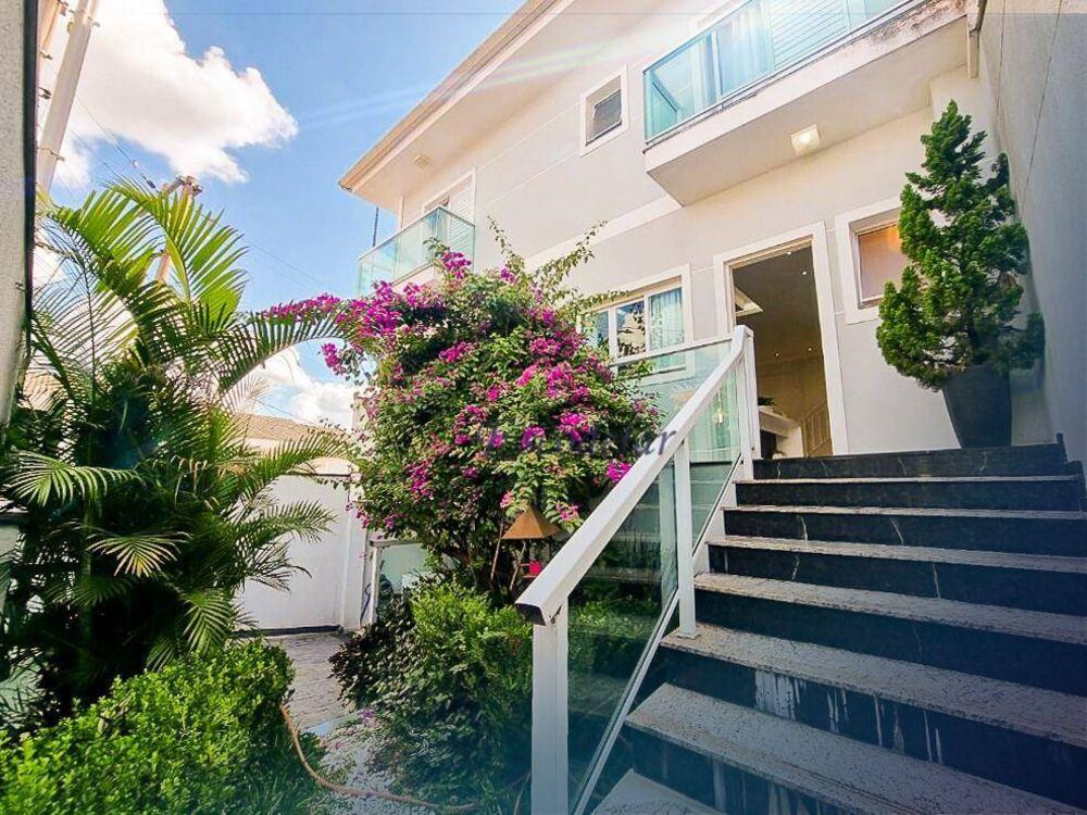 Sobrado, 3 quartos, 311 m² - Foto 1