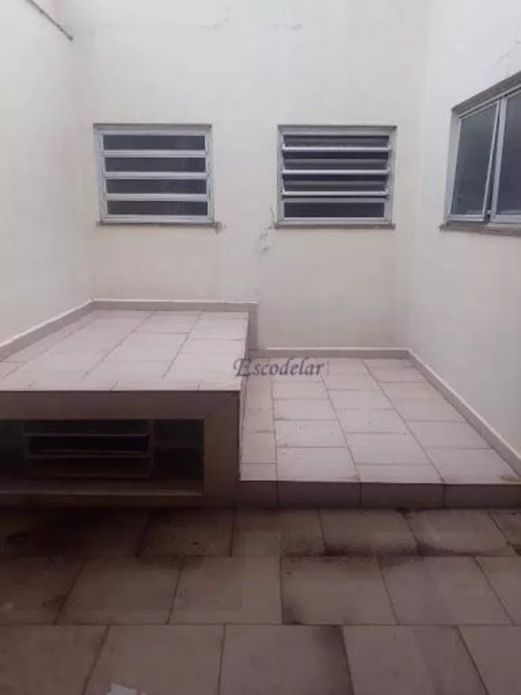 Casa para alugar com 4 quartos, 300m² - Foto 12