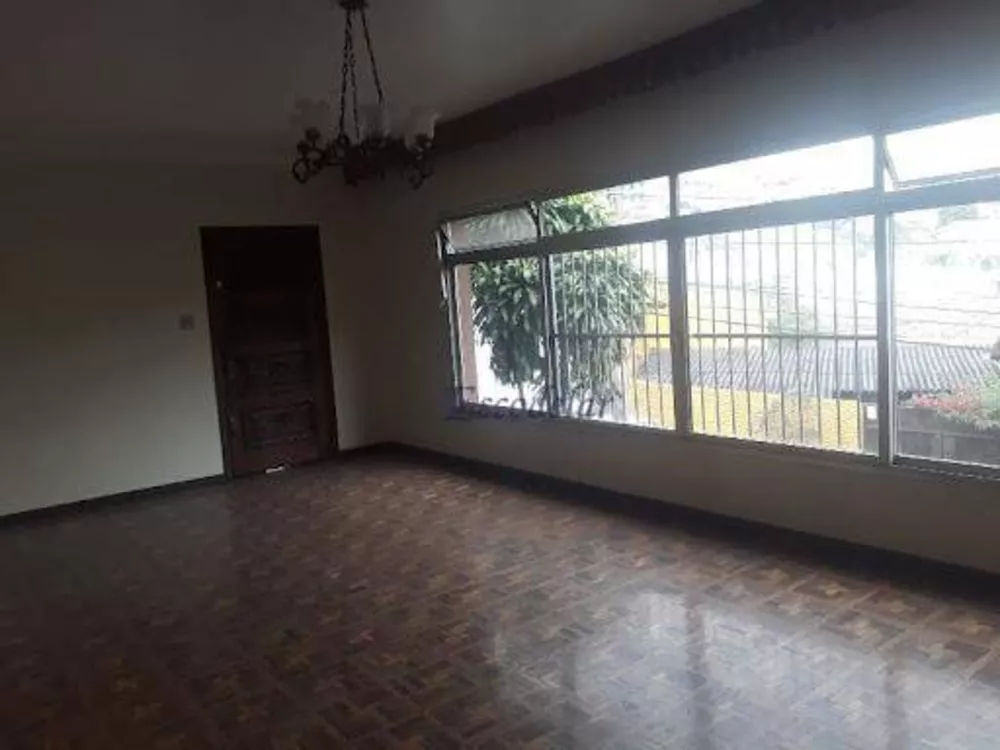 Casa para alugar com 4 quartos, 300m² - Foto 2