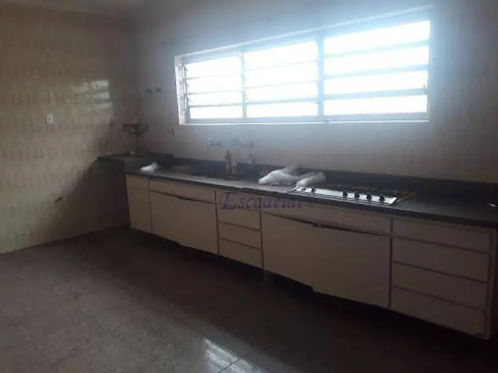 Casa para alugar com 4 quartos, 300m² - Foto 6