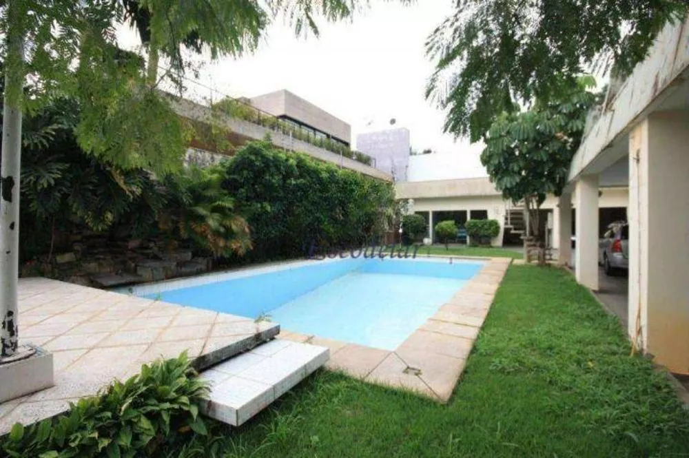 Casa para alugar com 3 quartos, 500m² - Foto 2