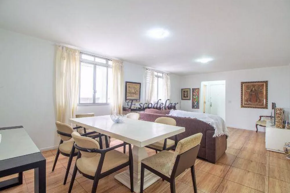 Apartamento à venda com 3 quartos, 135m² - Foto 1