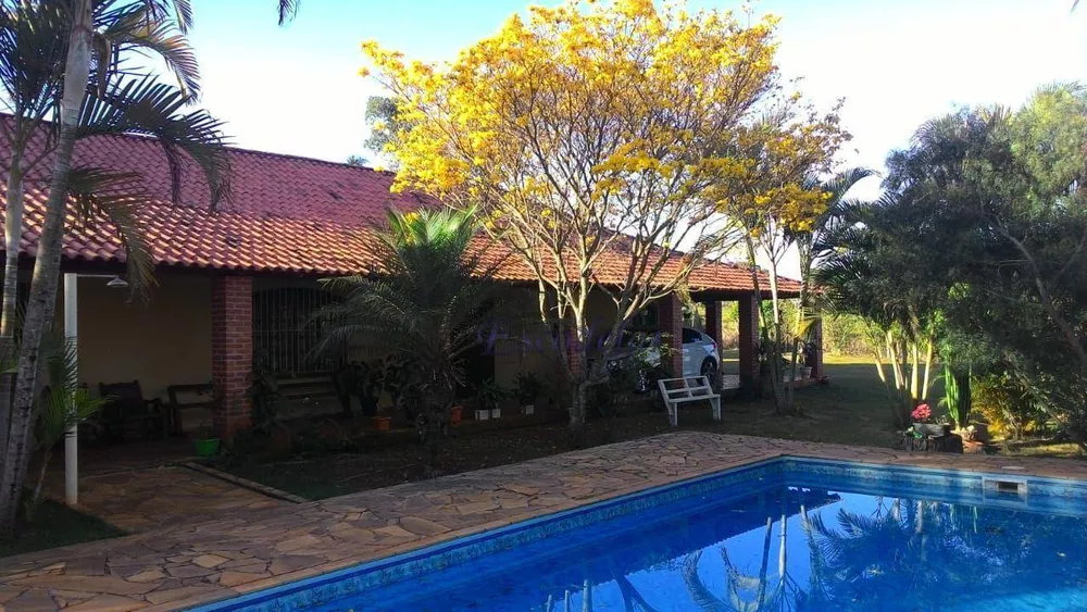 Chácara à venda com 4 quartos, 300m² - Foto 1