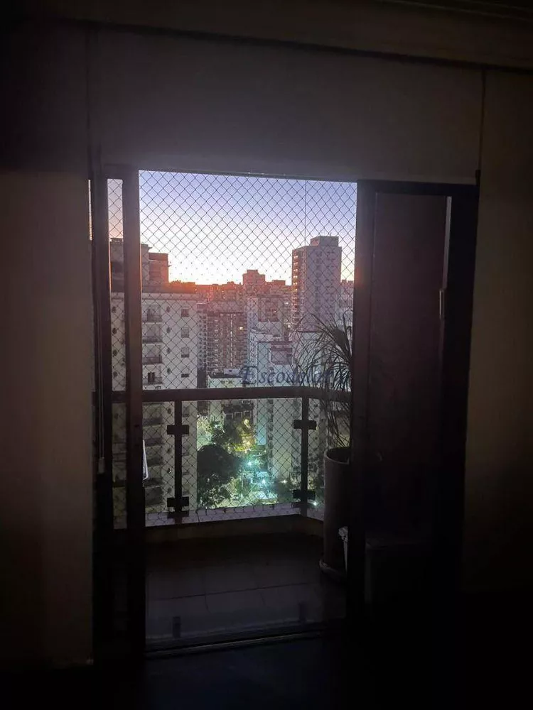 Apartamento para alugar com 4 quartos, 270m² - Foto 2