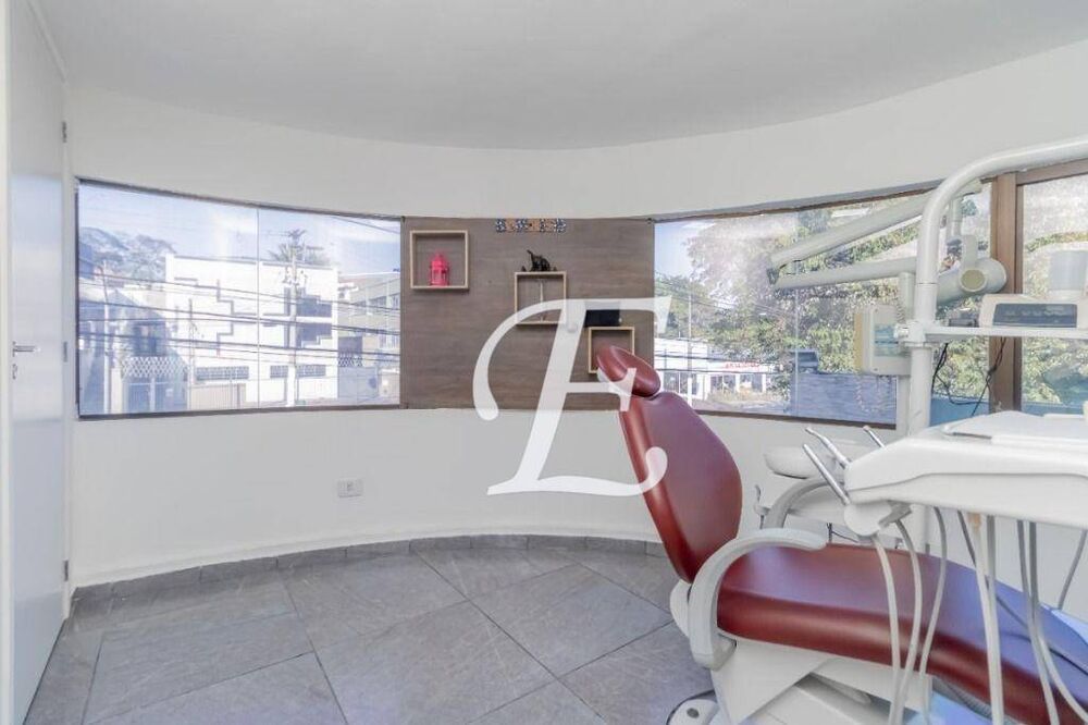 Casa à venda com 4 quartos, 1010m² - Foto 4