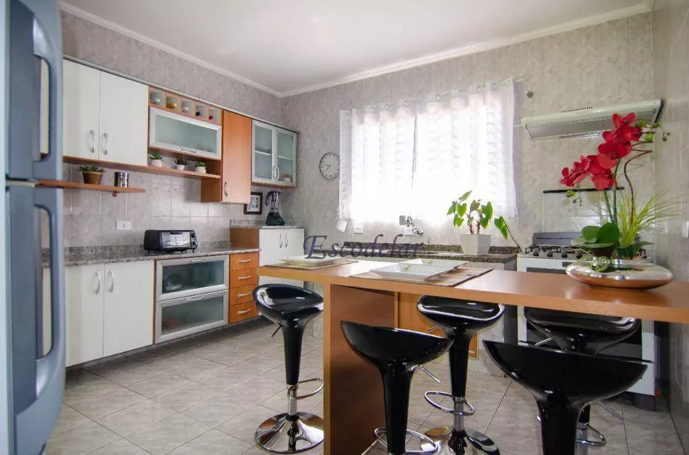 Sobrado à venda com 4 quartos, 150m² - Foto 1