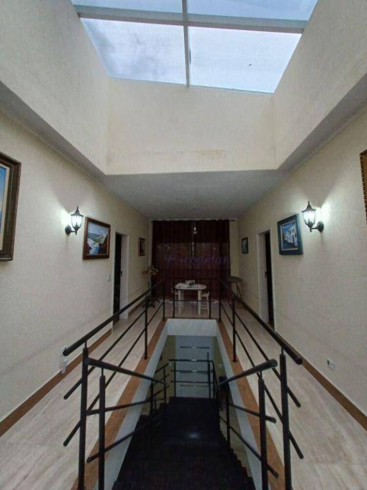 Casa de Condomínio à venda com 4 quartos, 220m² - Foto 1
