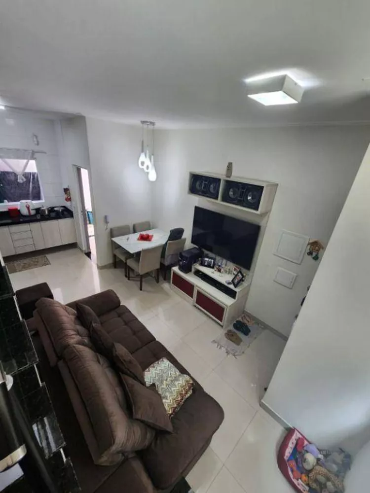 Casa à venda com 2 quartos, 50m² - Foto 3