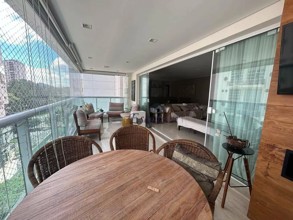 Apartamento, 3 quartos, 243 m² - Foto 1
