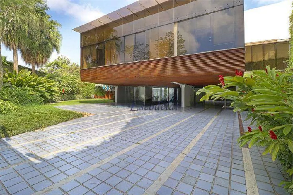 Casa para alugar com 6 quartos, 680m² - Foto 1