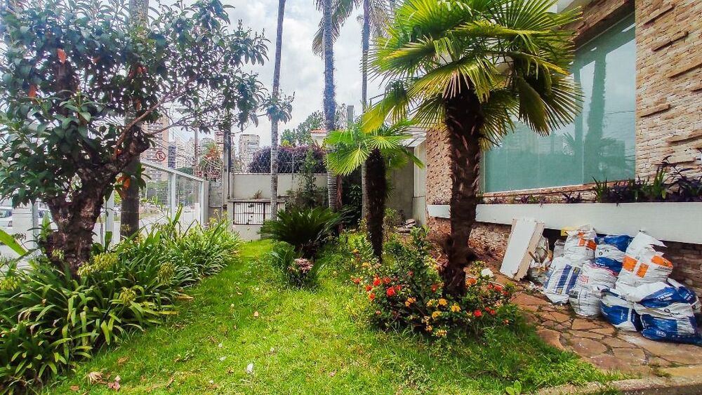 Casa para alugar com 6 quartos, 429m² - Foto 3