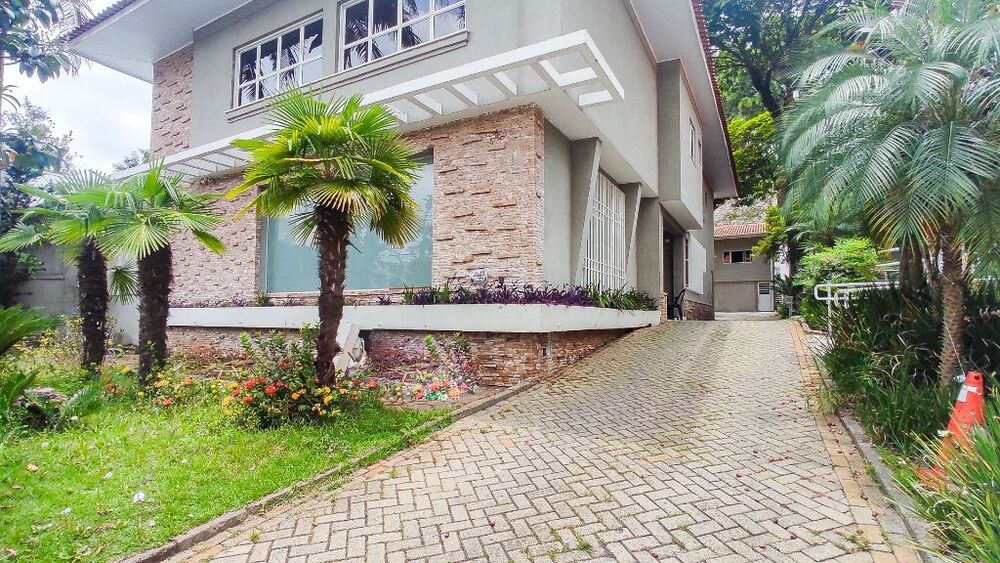 Casa para alugar com 6 quartos, 429m² - Foto 2