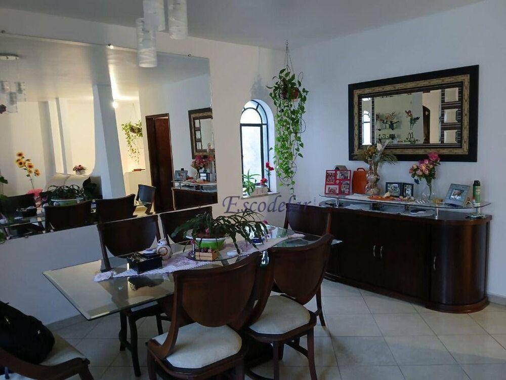 Casa, 3 quartos, 241 m² - Foto 1