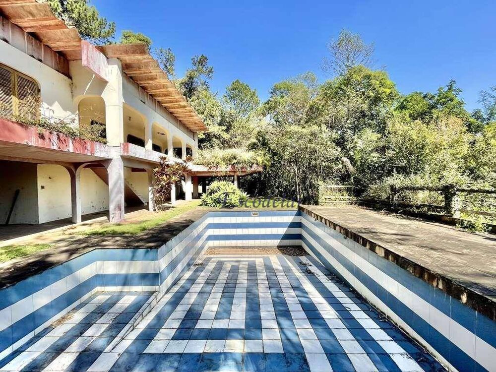 Casa à venda e aluguel com 4 quartos, 700m² - Foto 1