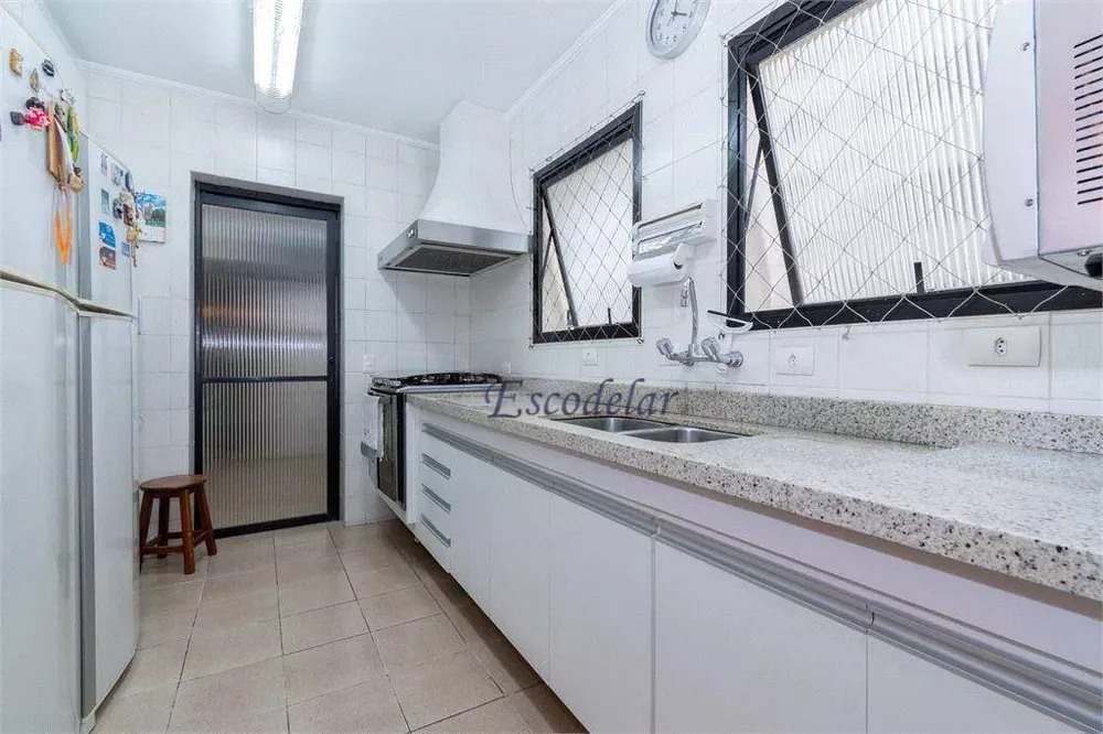 Apartamento à venda com 3 quartos, 172m² - Foto 4