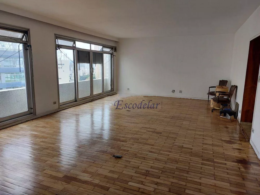 Apartamento à venda com 3 quartos, 300m² - Foto 2