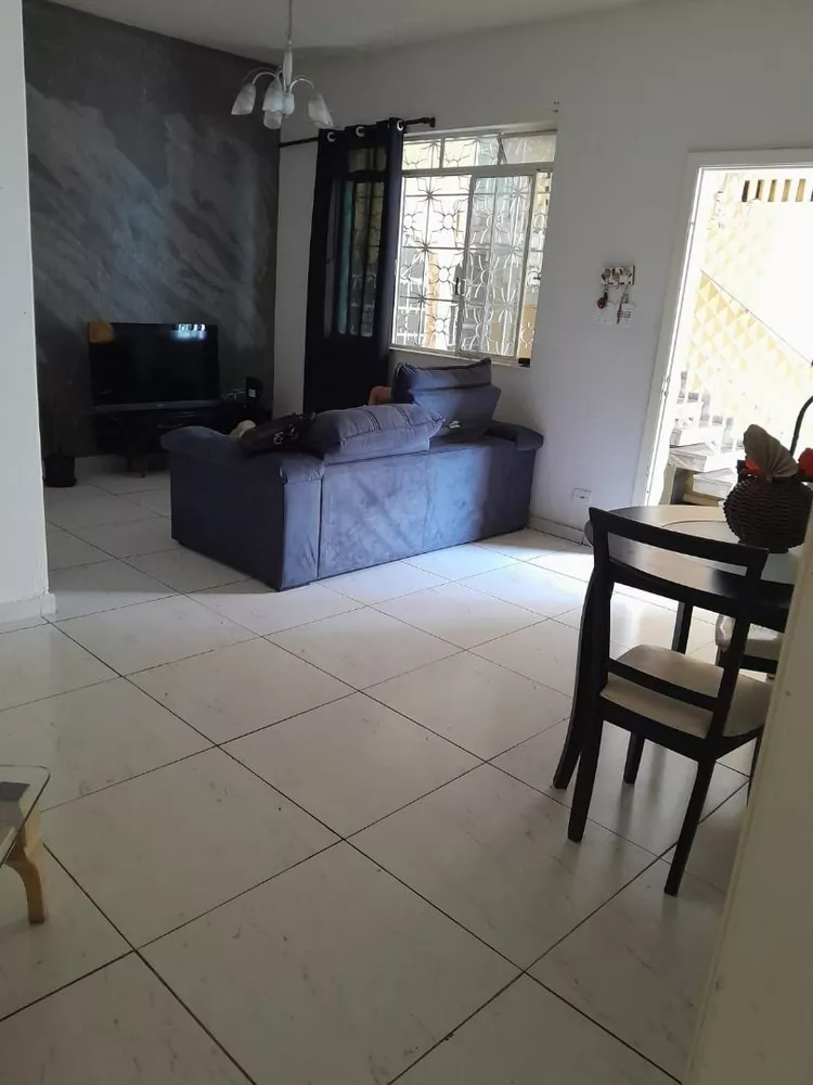 Sobrado à venda com 3 quartos, 300m² - Foto 1