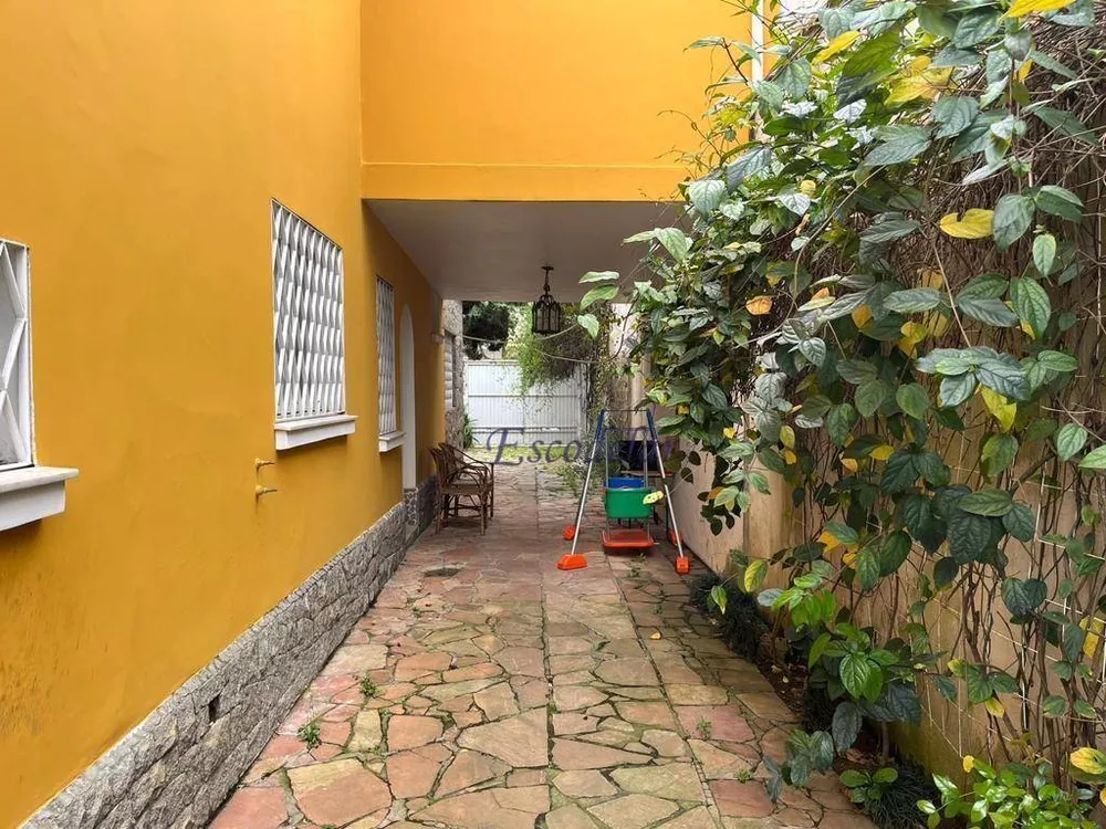 Casa para alugar com 4 quartos, 320m² - Foto 4