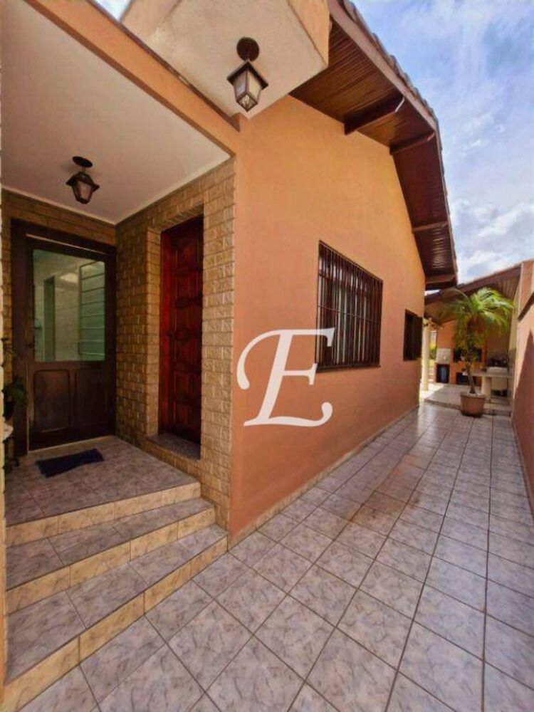 Casa, 5 quartos, 210 m² - Foto 1