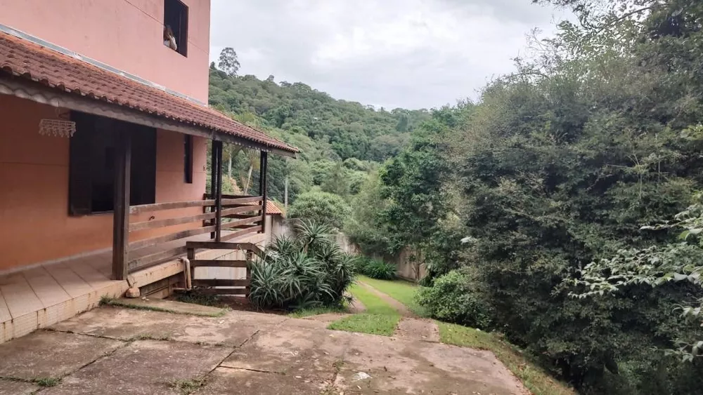 Casa de Condomínio à venda com 5 quartos, 232m² - Foto 1