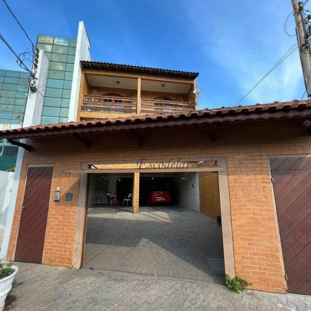 Sobrado à venda com 2 quartos, 180m² - Foto 1