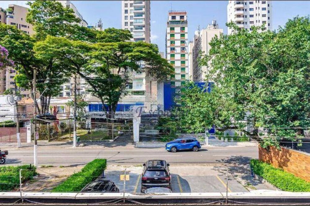 Casa à venda com 6 quartos, 540m² - Foto 2