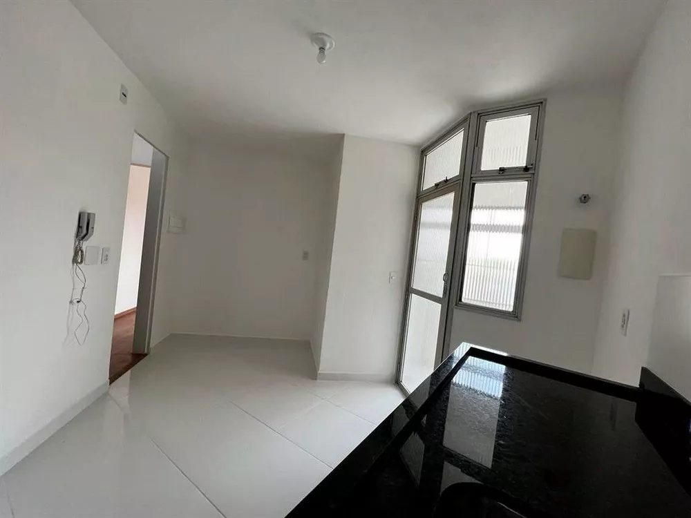 Apartamento à venda com 2 quartos, 62m² - Foto 4