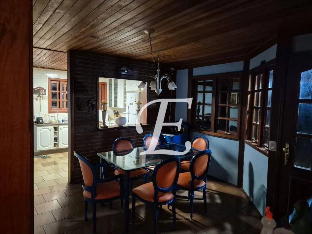 Casa, 6 quartos, 200 m² - Foto 1