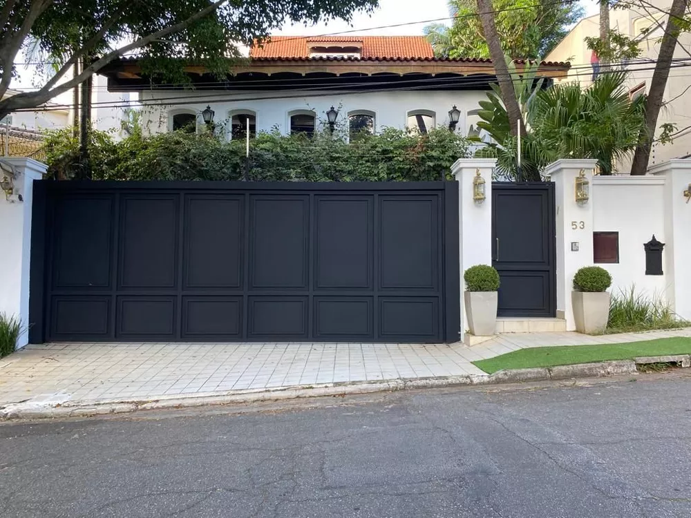 Casa à venda com 8 quartos, 550m² - Foto 2