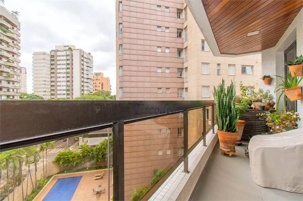 Apartamento à venda com 3 quartos, 210m² - Foto 4