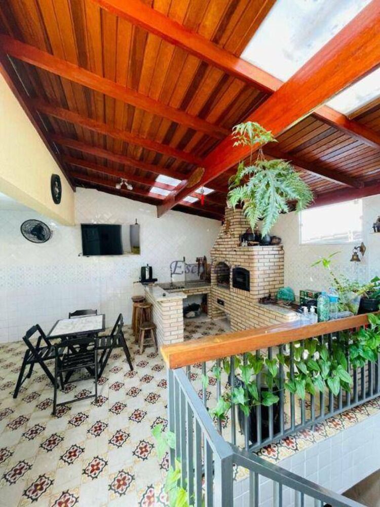 Sobrado, 3 quartos, 280 m² - Foto 1