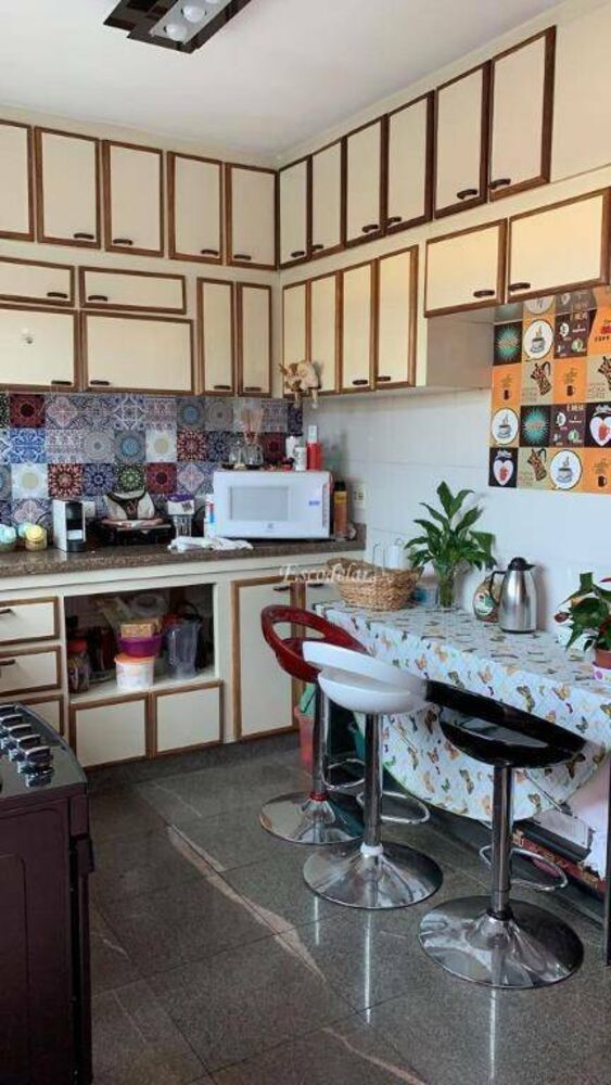 Sobrado, 4 quartos, 241 m² - Foto 1