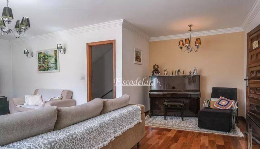 Sobrado à venda com 4 quartos, 388m² - Foto 1