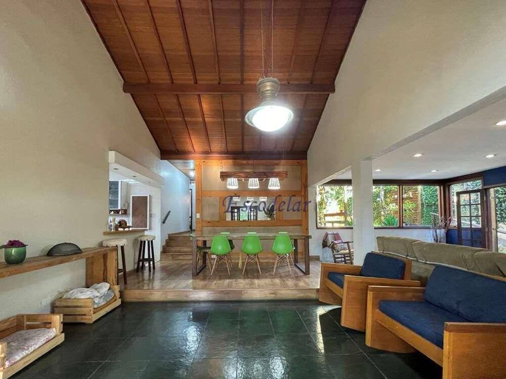 Casa de Condomínio à venda com 4 quartos, 220m² - Foto 1