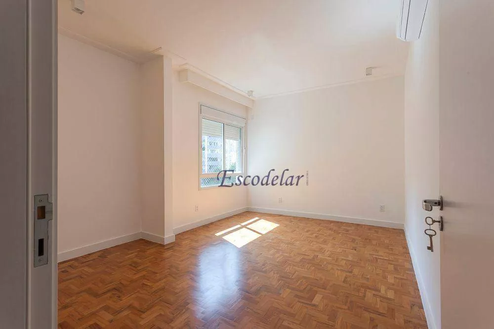 Apartamento à venda com 3 quartos, 209m² - Foto 7