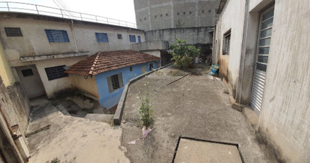 Casa à venda com 4 quartos, 294m² - Foto 1