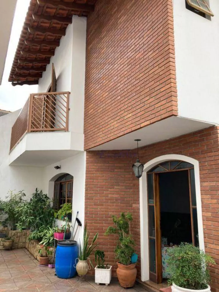 Sobrado à venda com 3 quartos, 260m² - Foto 1