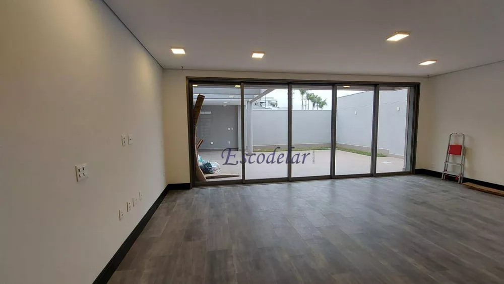 Casa de Condomínio à venda com 3 quartos, 200m² - Foto 2