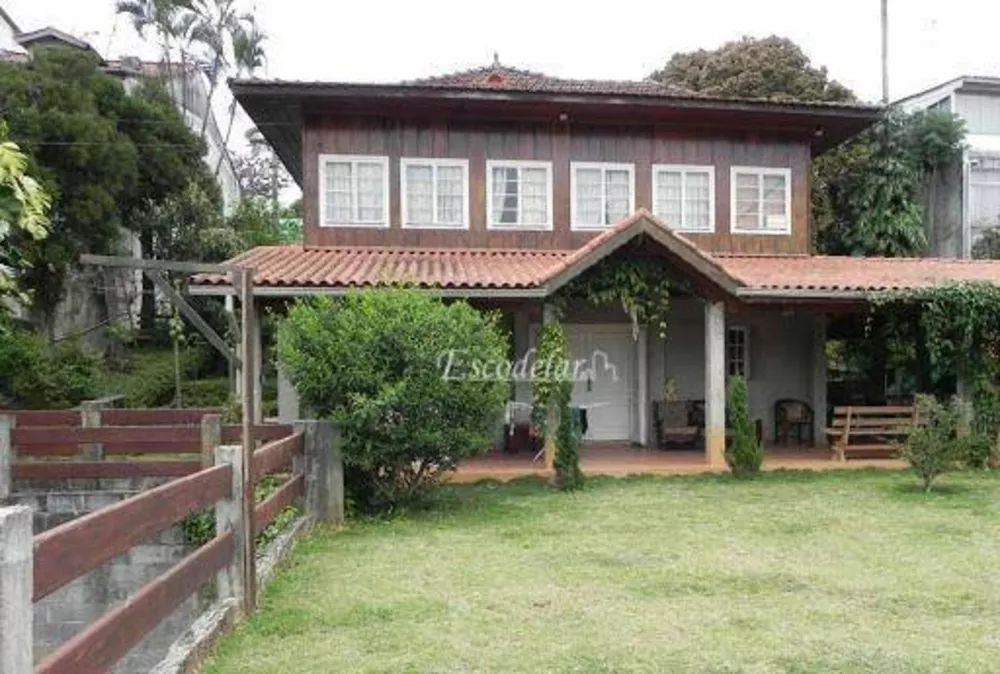 Casa à venda com 5 quartos, 600m² - Foto 1